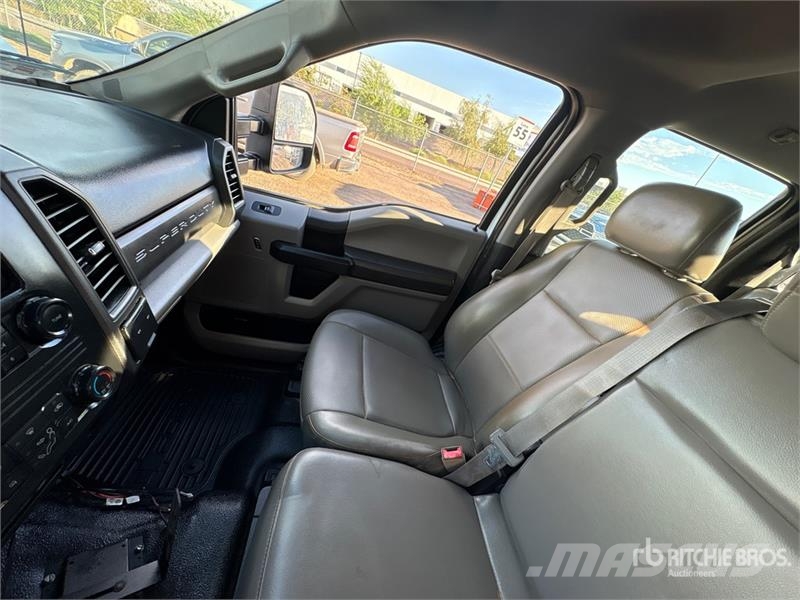 Ford F-250 驾驶室与内部