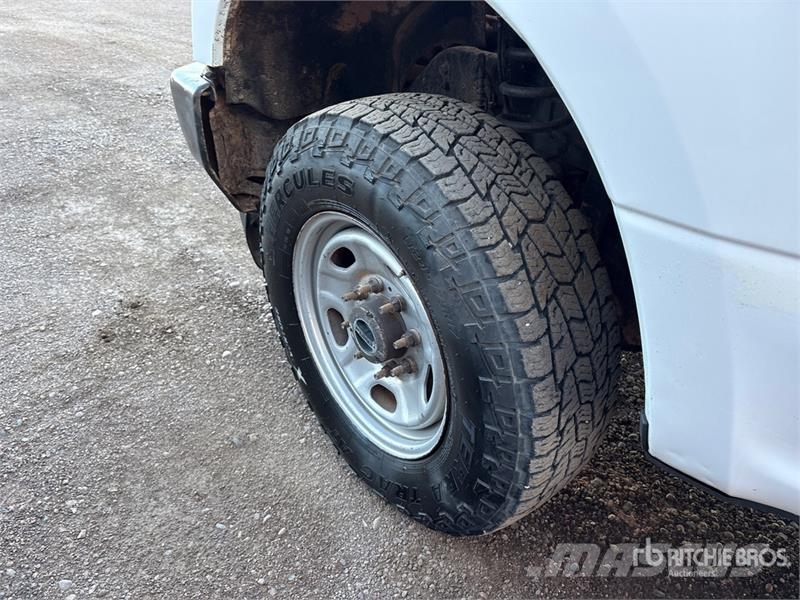 Ford F-250 شاحنات مسطحة/مفصلية الجوانب