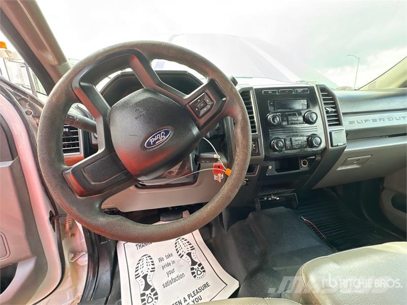 Ford F-250 Platós / Ponyvás teherautók