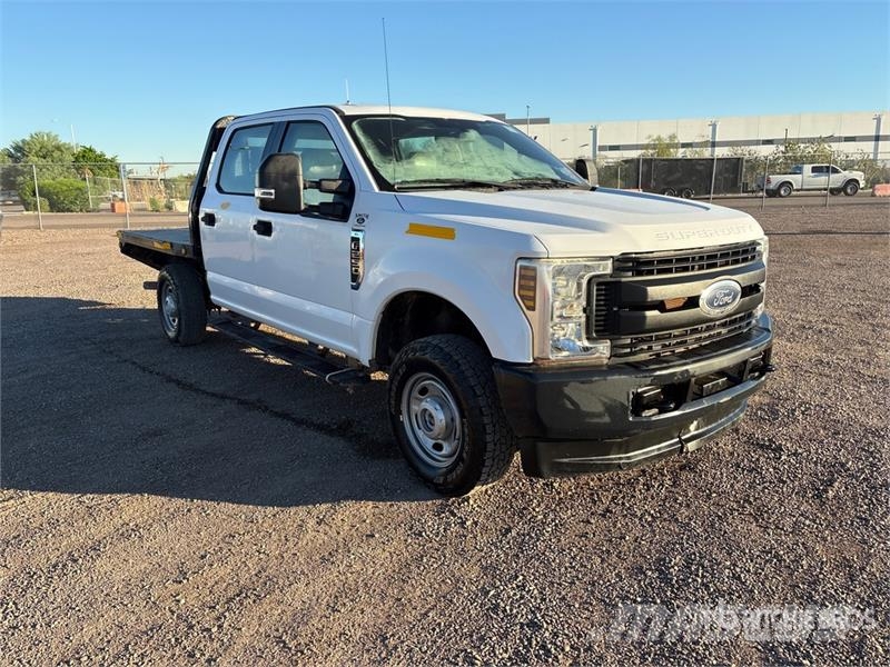 Ford F-250 平ボディー
