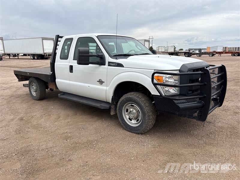 Ford F-250 平ボディー