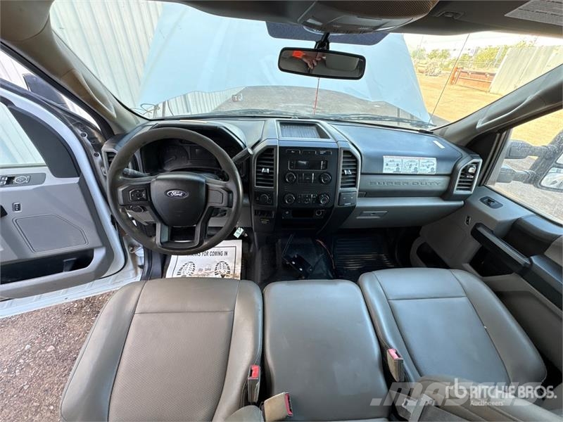 Ford F-250 Platós / Ponyvás teherautók