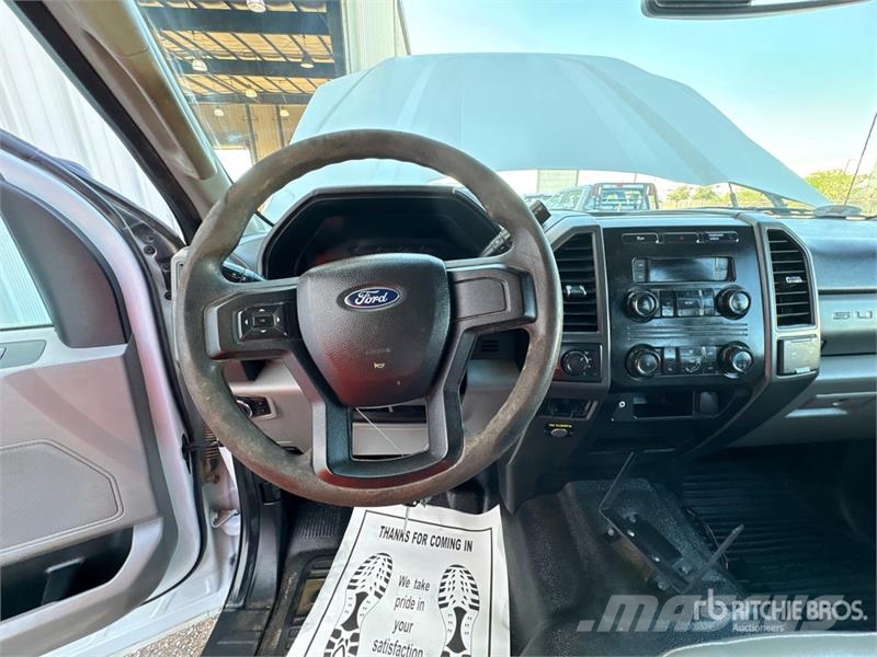 Ford F-250 Tovornjaki s kesonom/platojem