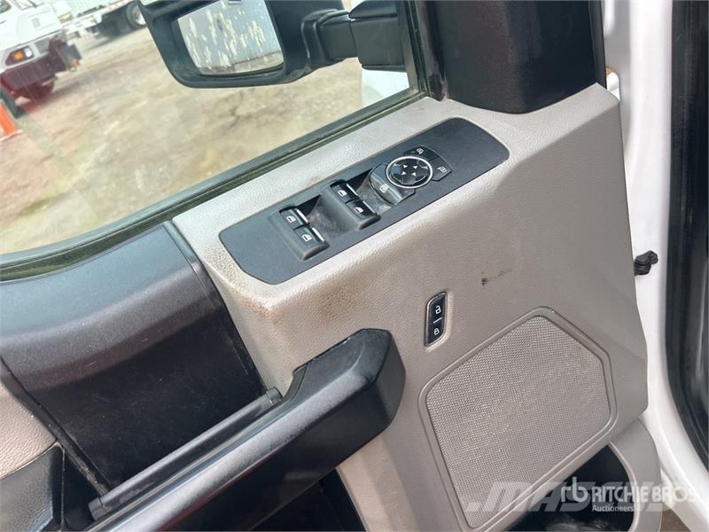 Ford F-250 Camiones de cama baja