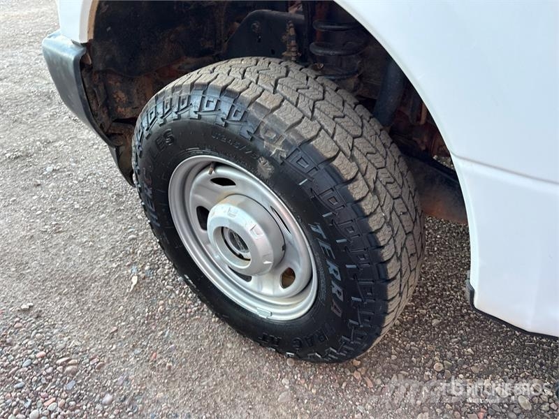 Ford F-250 Platformas/izkraušana no sāniem