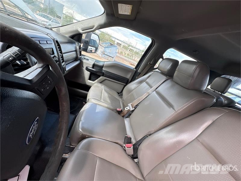 Ford F-250 Platós / Ponyvás teherautók