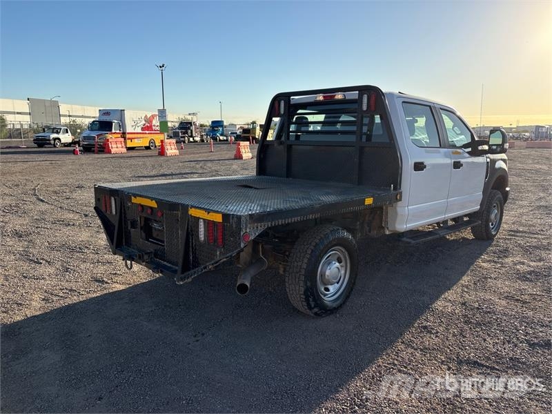 Ford F-250 Platformas/izkraušana no sāniem
