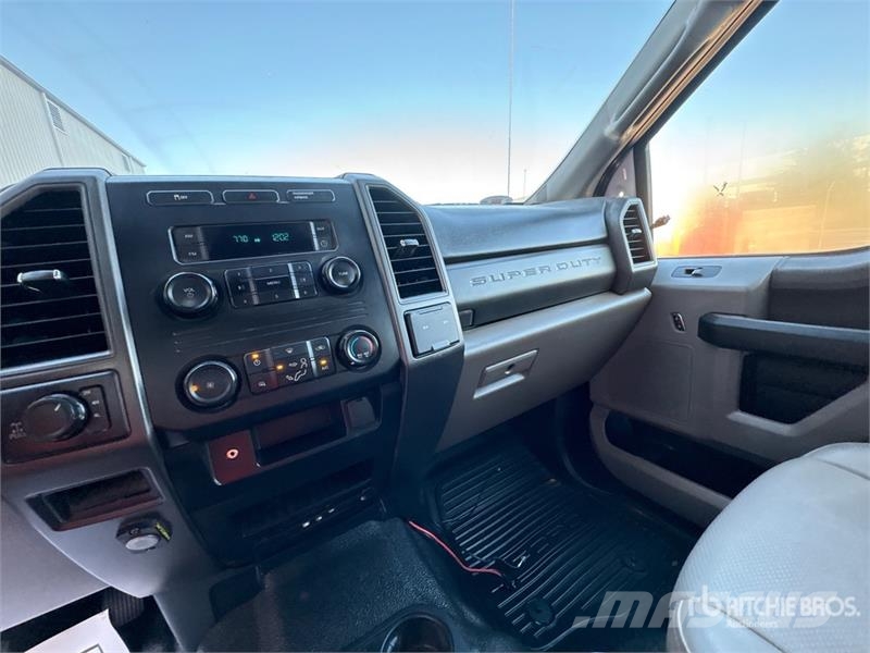 Ford F-250 Tovornjaki s kesonom/platojem