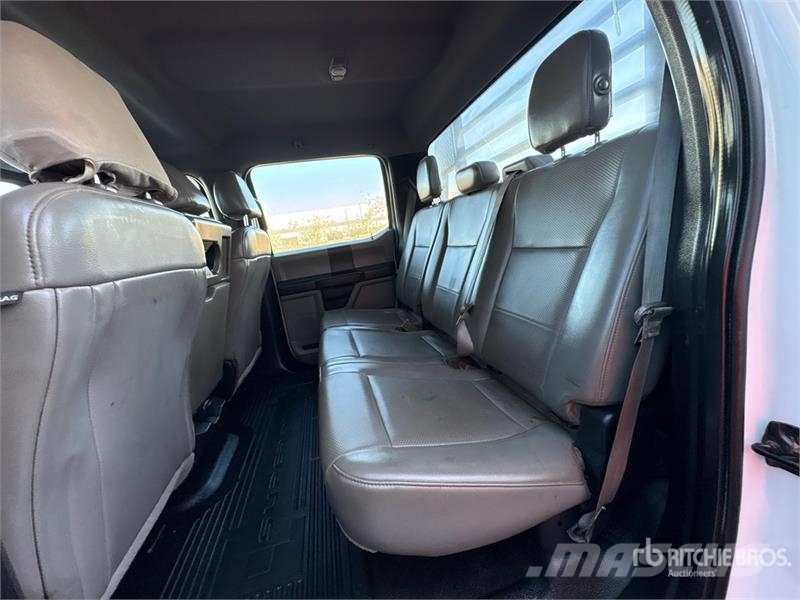 Ford F-250 شاحنات مسطحة/مفصلية الجوانب