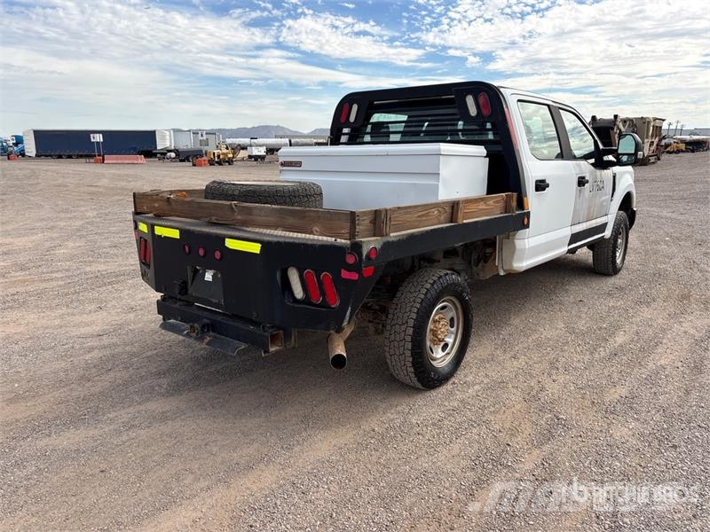 Ford F-250 Platós / Ponyvás teherautók
