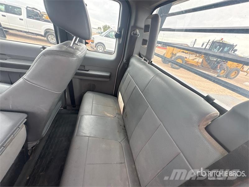 Ford F-250 平ボディー