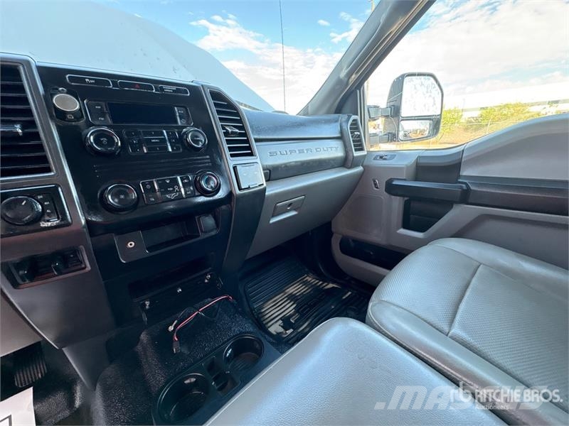 Ford F-250 Cabins and interior