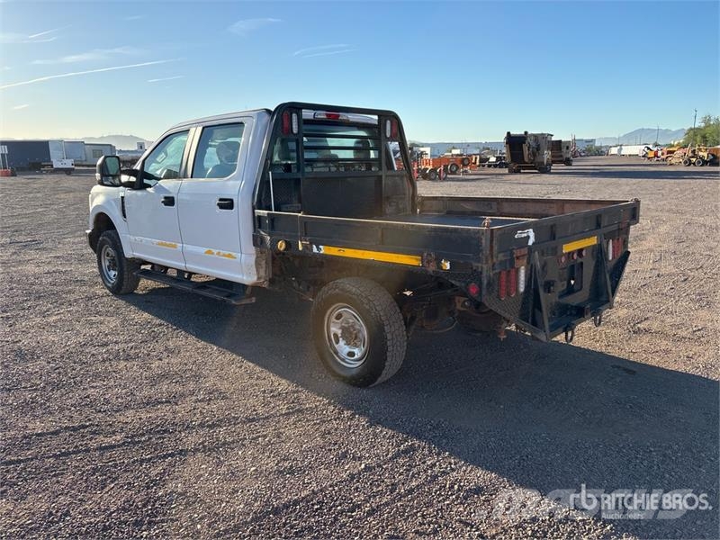 Ford F-250 شاحنات مسطحة/مفصلية الجوانب