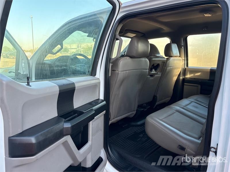 Ford F-250 Tovornjaki s kesonom/platojem