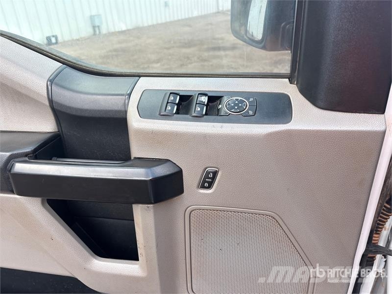 Ford F-250 皮卡.傳統半斗卡車/側卸板