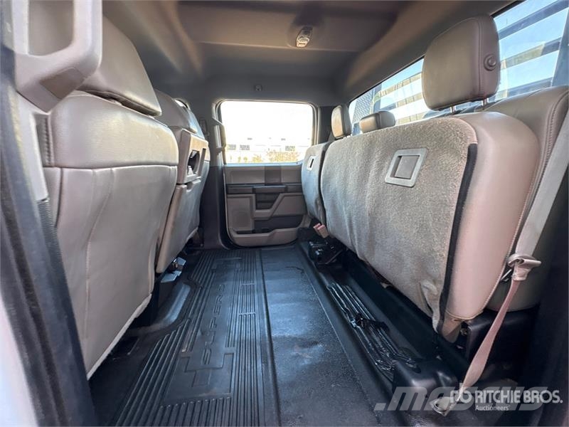 Ford F-250 Platós / Ponyvás teherautók