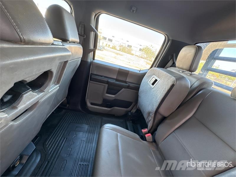 Ford F-250 Platós / Ponyvás teherautók