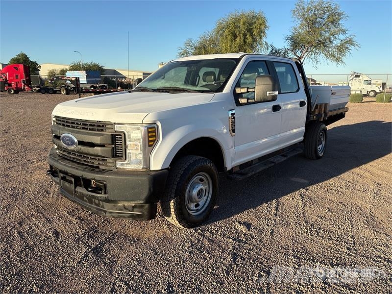 Ford F-250 Platformas/izkraušana no sāniem