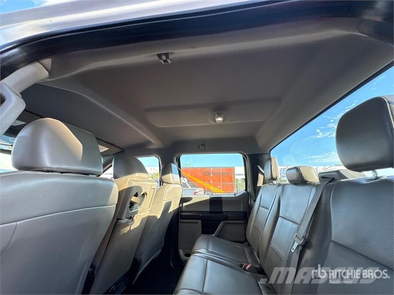 Ford F-250 驾驶室与内部