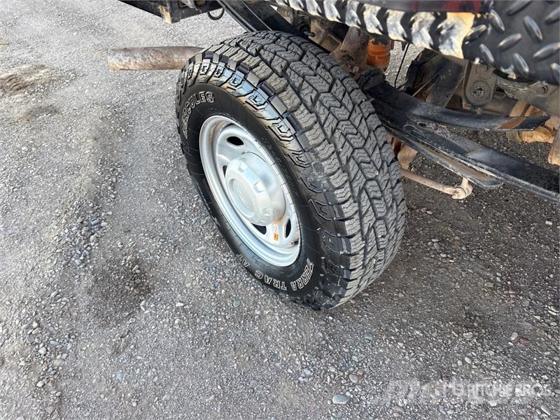 Ford F-250 Tovornjaki s kesonom/platojem
