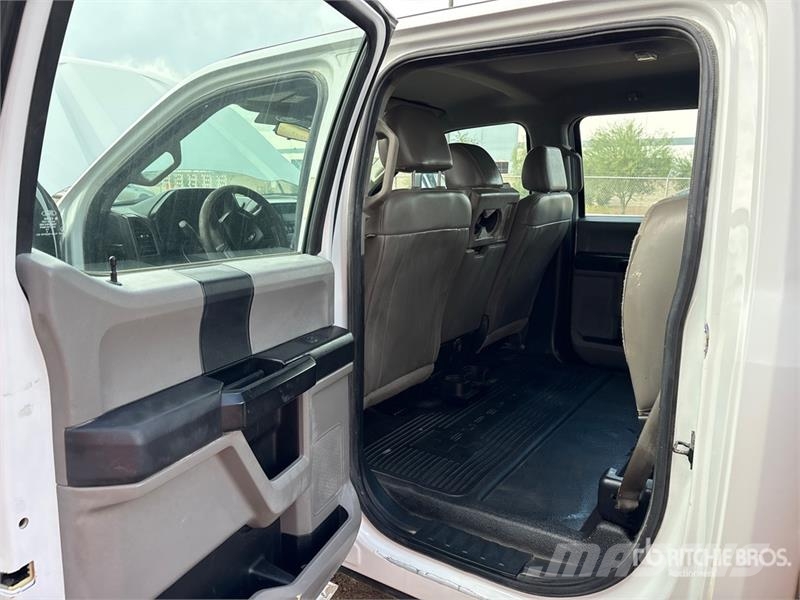 Ford F-250 Platós / Ponyvás teherautók