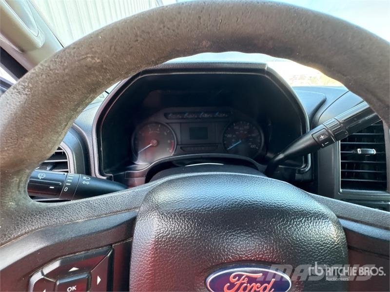 Ford F-250 Platós / Ponyvás teherautók