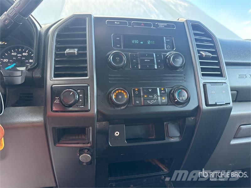 Ford F-250 皮卡.傳統半斗卡車/側卸板