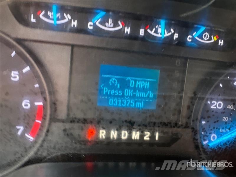 Ford F-250 Platós / Ponyvás teherautók