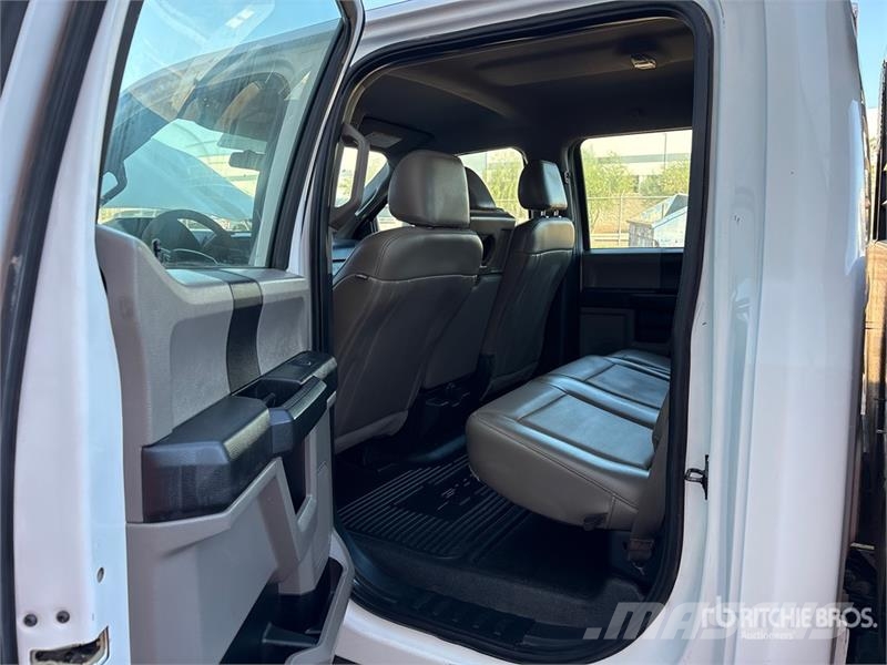 Ford F-250 平板栏板货车