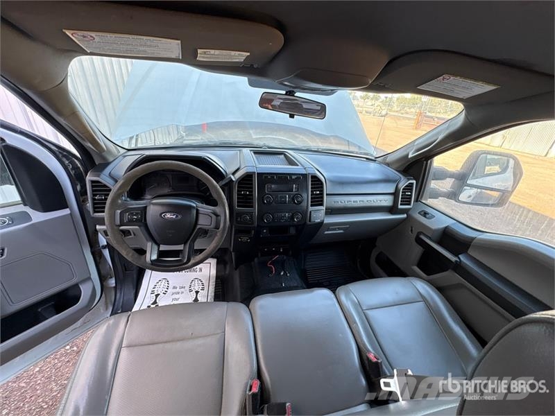 Ford F-250 Platós / Ponyvás teherautók