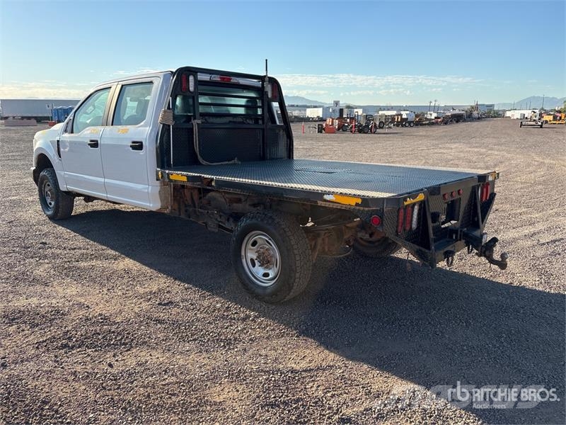 Ford F-250 Tovornjaki s kesonom/platojem