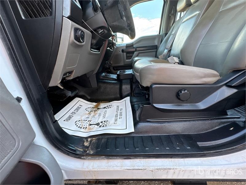 Ford F-250 Cabins and interior