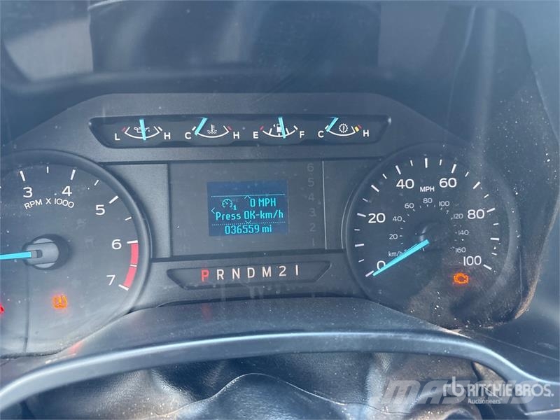 Ford F-250 Platós / Ponyvás teherautók