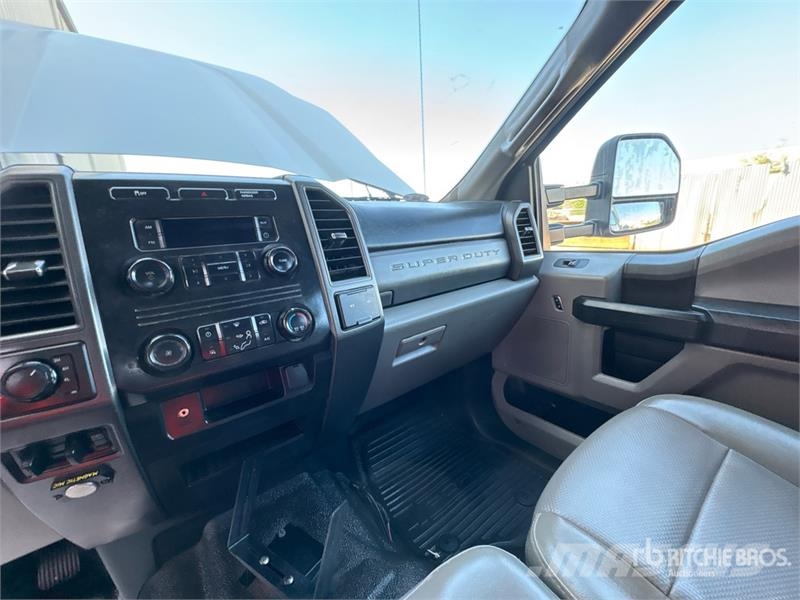 Ford F-250 Tovornjaki s kesonom/platojem
