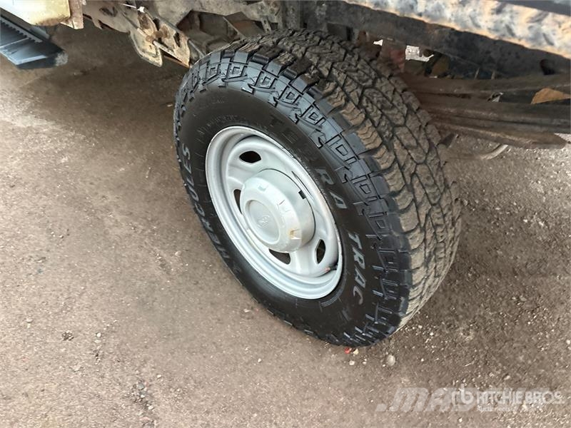 Ford F-250 Flatbed / Dropside trucks