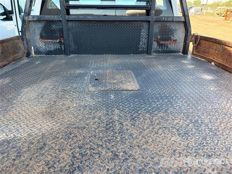 Ford F-250 Tovornjaki s kesonom/platojem