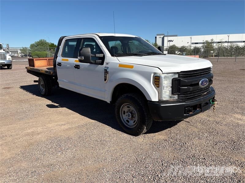 Ford F-250 平板栏板货车