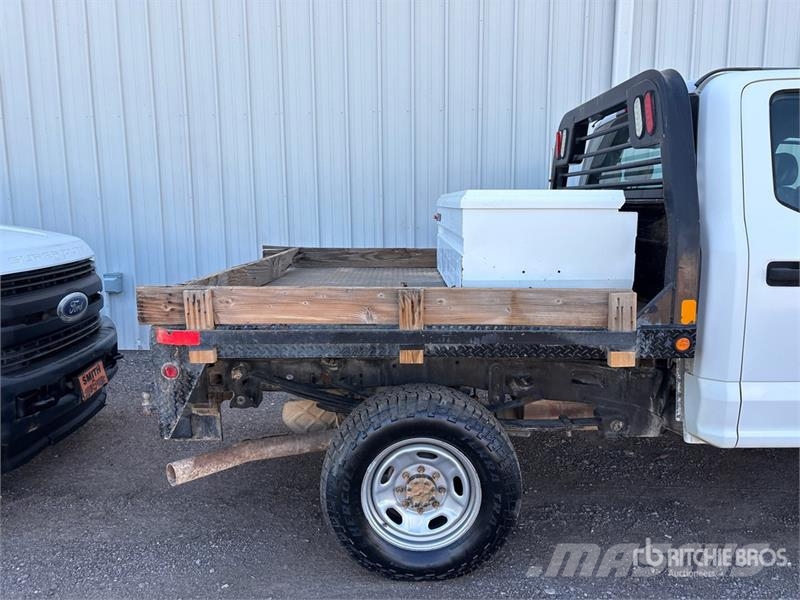 Ford F-250 Platós / Ponyvás teherautók