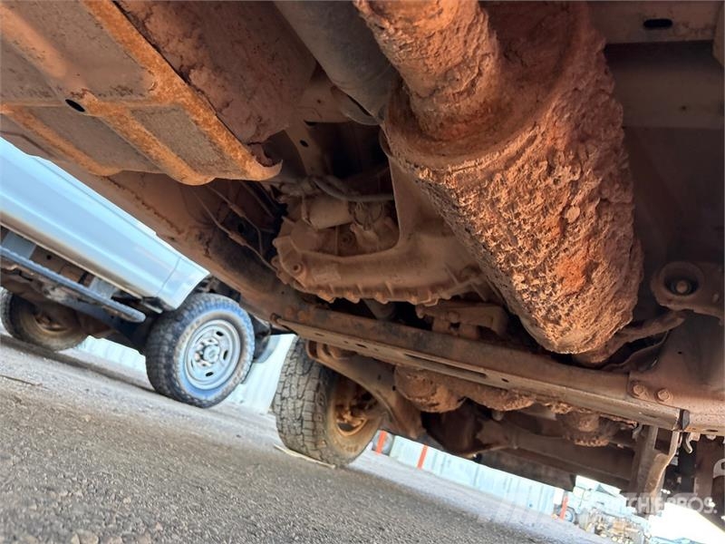 Ford F-250 Tovornjaki s kesonom/platojem