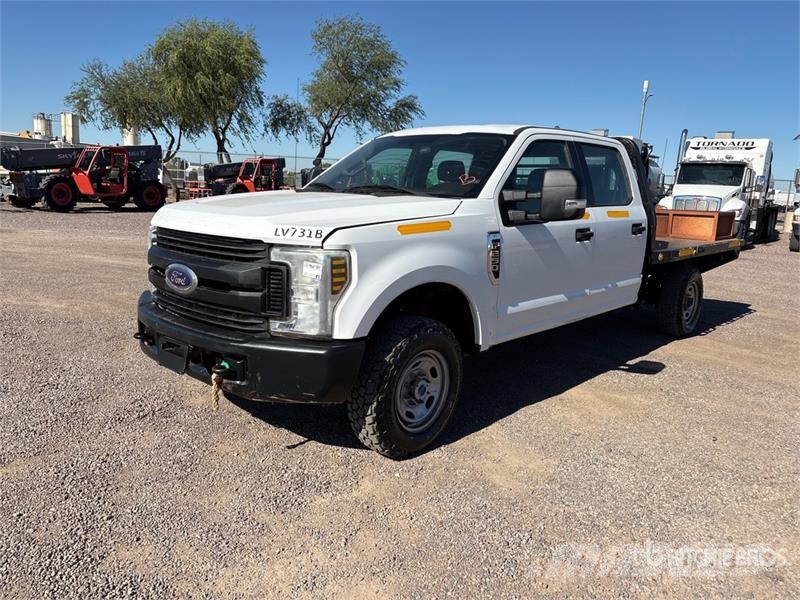 Ford F-250 平板栏板货车