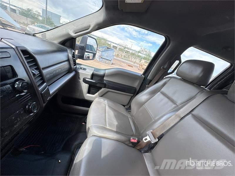 Ford F-250 Platós / Ponyvás teherautók