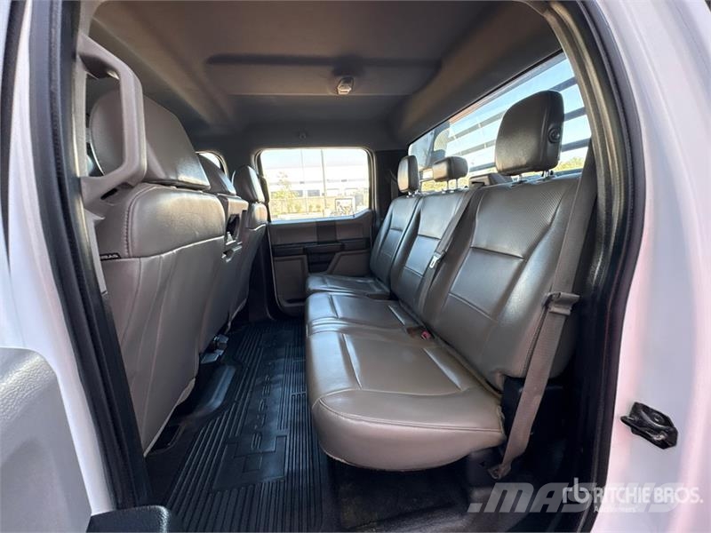 Ford F-250 Platós / Ponyvás teherautók