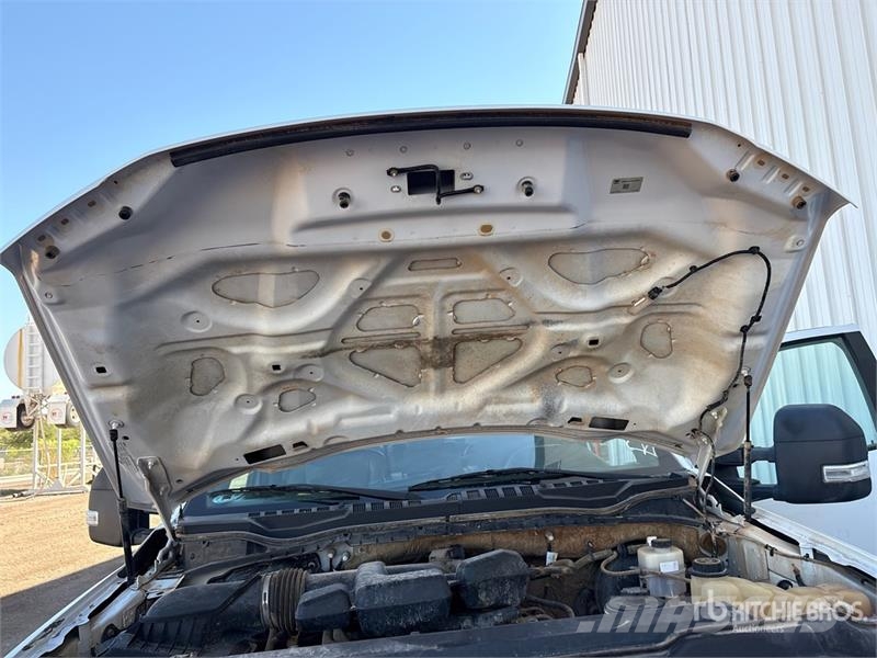 Ford F-250 Platós / Ponyvás teherautók