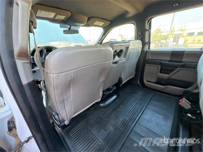Ford F-250 Tovornjaki s kesonom/platojem
