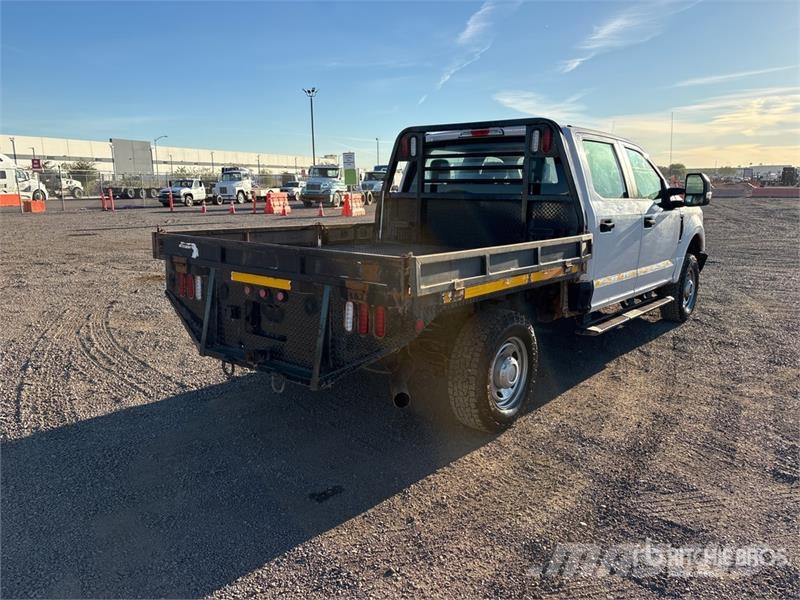 Ford F-250 شاحنات مسطحة/مفصلية الجوانب