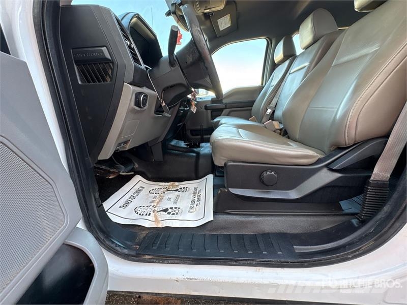 Ford F-250 Platós / Ponyvás teherautók