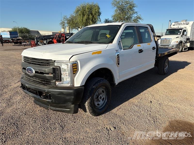 Ford F-250 Tovornjaki s kesonom/platojem