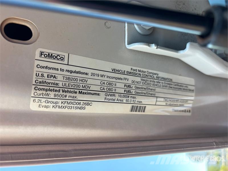 Ford F-250 Tovornjaki s kesonom/platojem