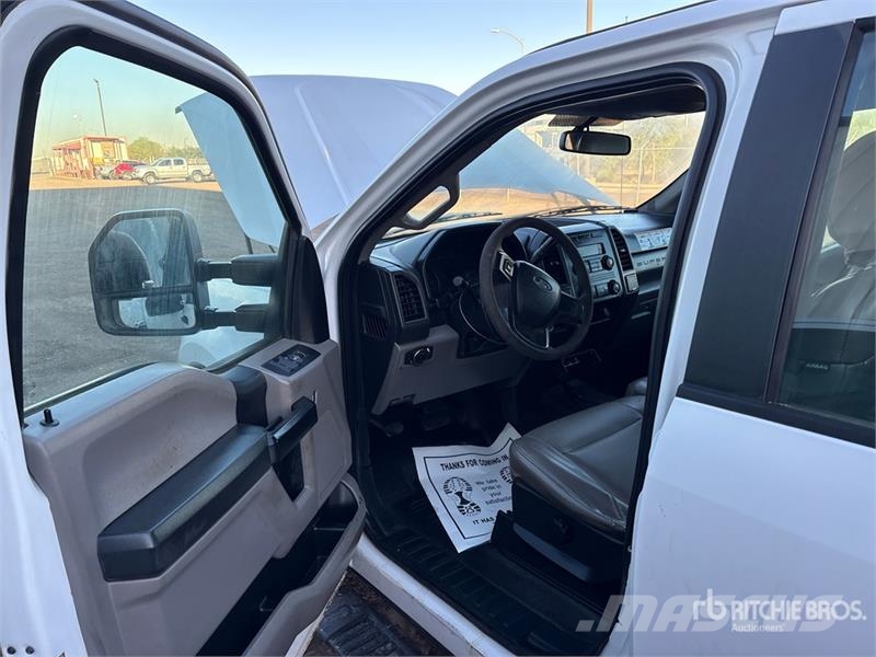 Ford F-250 شاحنات مسطحة/مفصلية الجوانب