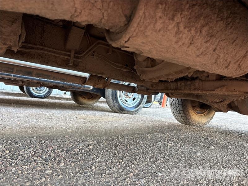 Ford F-250 شاحنات مسطحة/مفصلية الجوانب